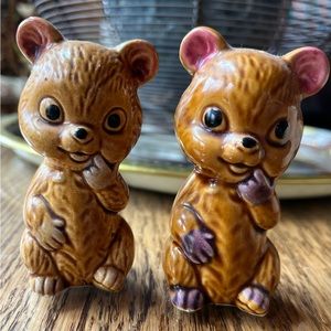 Vintage 1950s bear salt & pepper shakers